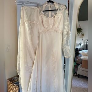 Vintage Cream 70s Lace Wedding Dress